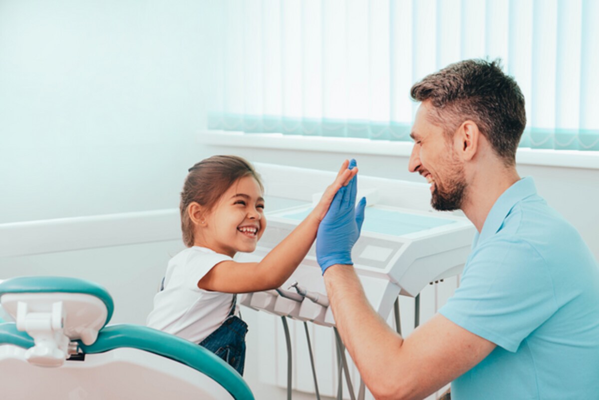 what are the benefits of seeing a pediatric dentist early